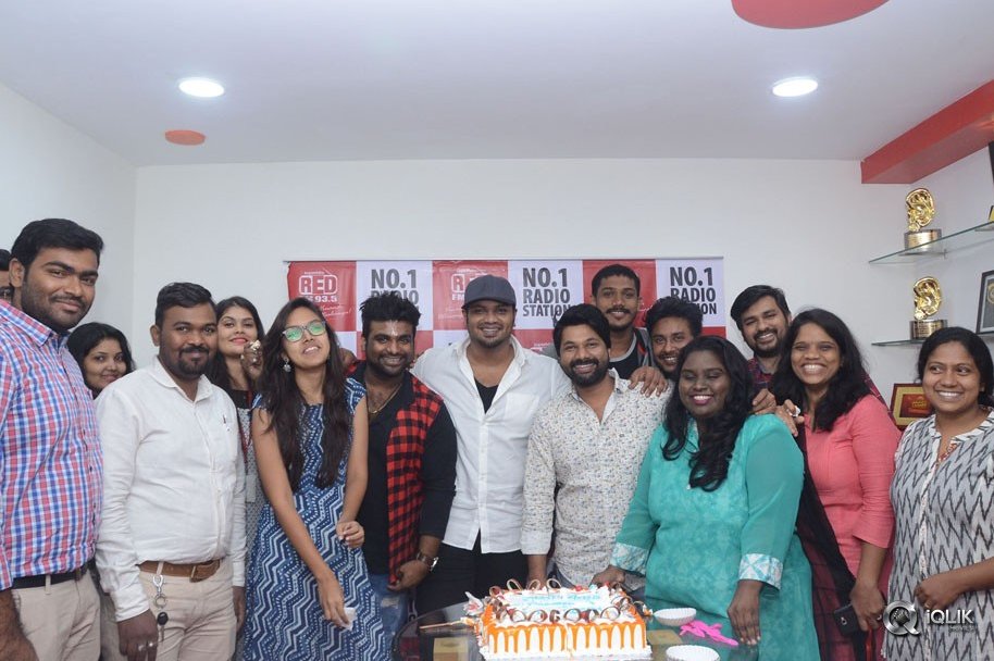 Manchu-Manoj-at-Redfm-For-Okkadu-Migiladu-Movie-Promotions